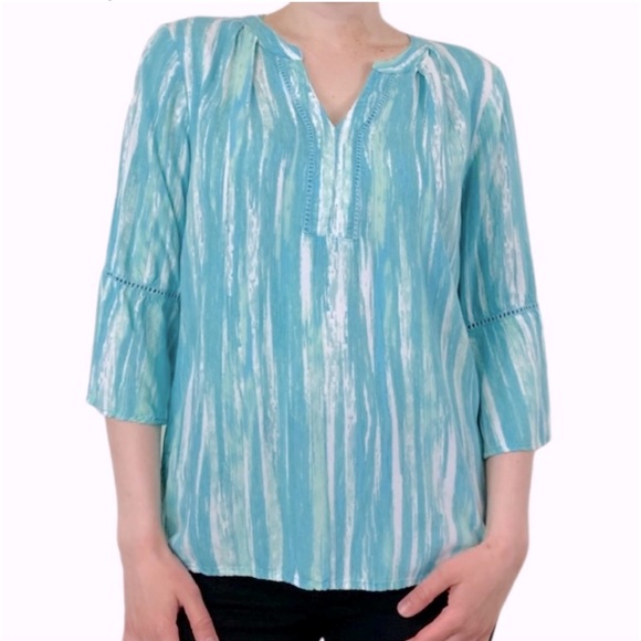Gloria Vanderbilt Tops - 🔴 4/$15 Gloria Vanderbilt Nova watercolor abstract flutter sleeve top XXL EUC